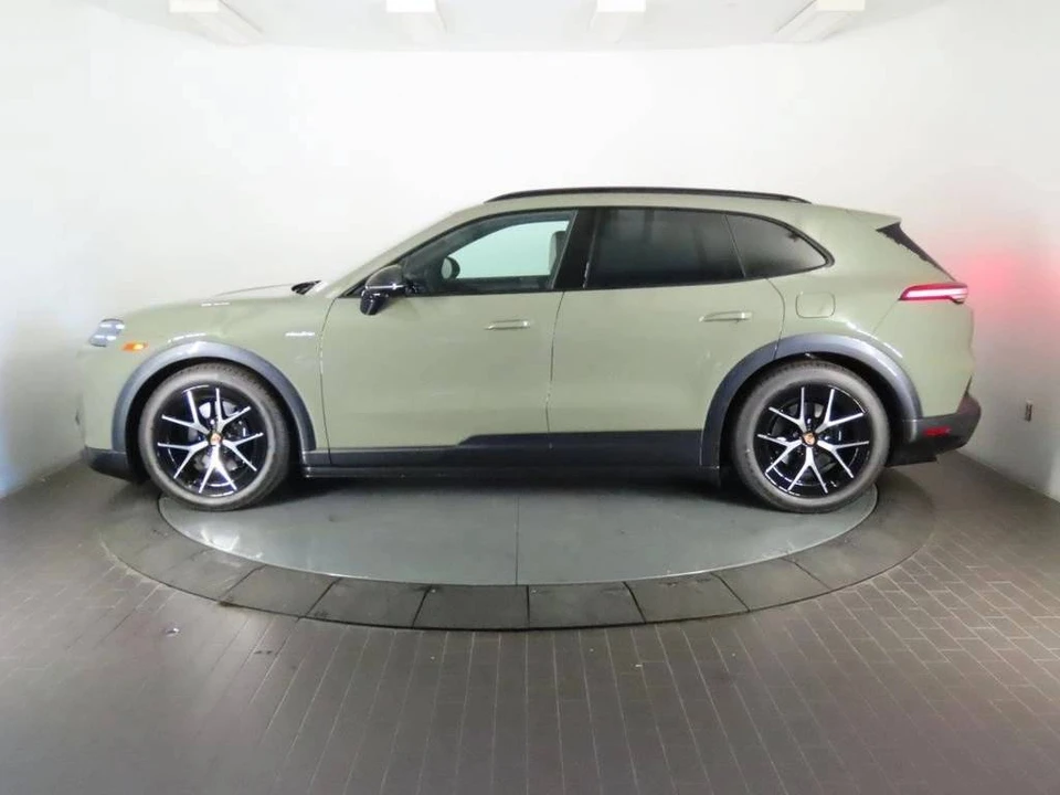 2026 Porsche 9Y0/9Y3 Cayenne - Image 2 of 5