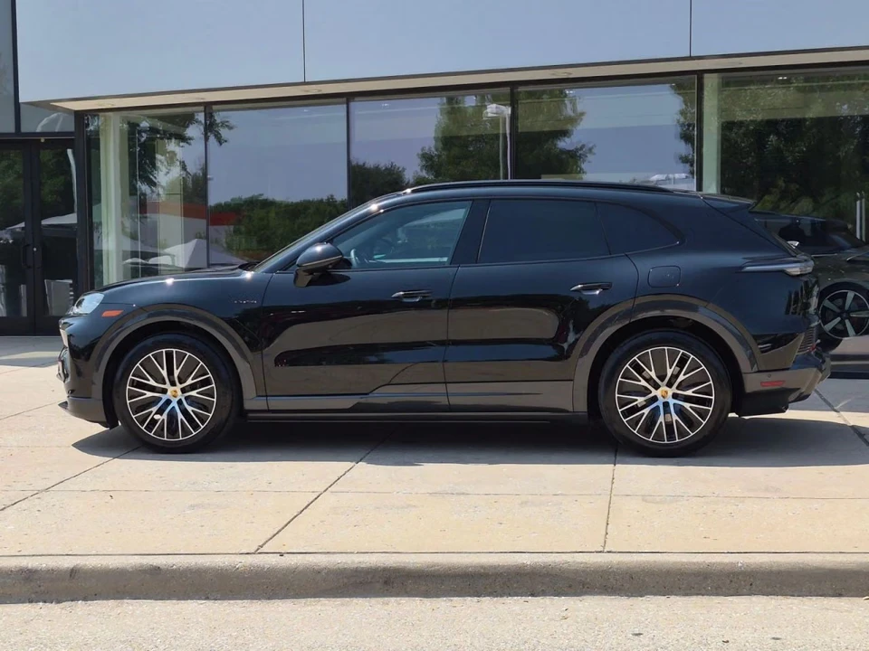 2026 Porsche Cayenne - Image 12 of 31