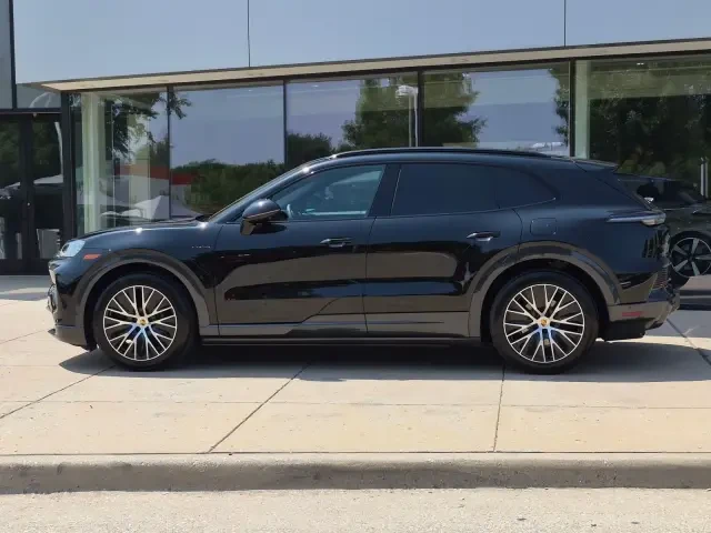2026 Porsche Cayenne - Image 14 of 31
