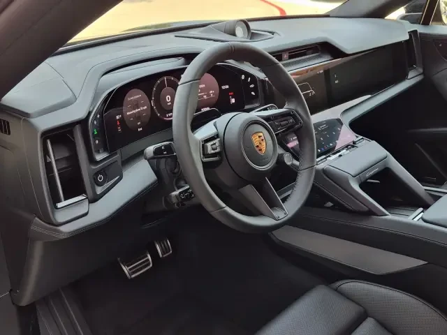 2026 Porsche Cayenne - Image 30 of 31