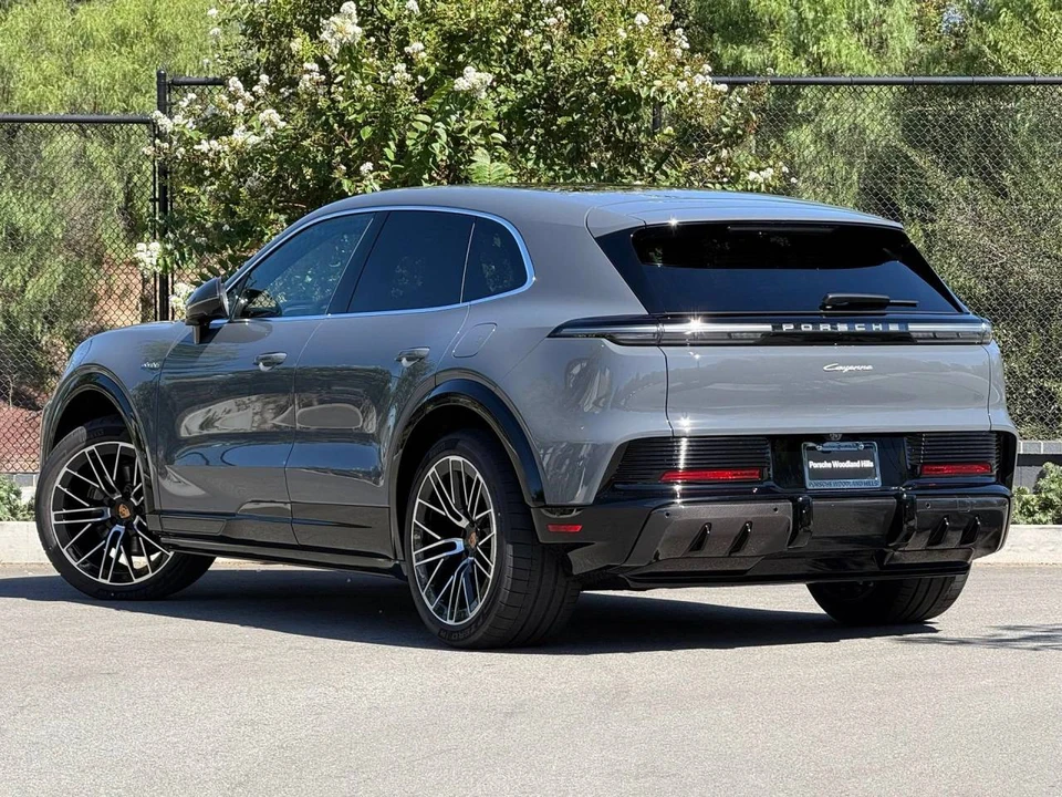 2026 Porsche Cayenne - Image 3 of 4