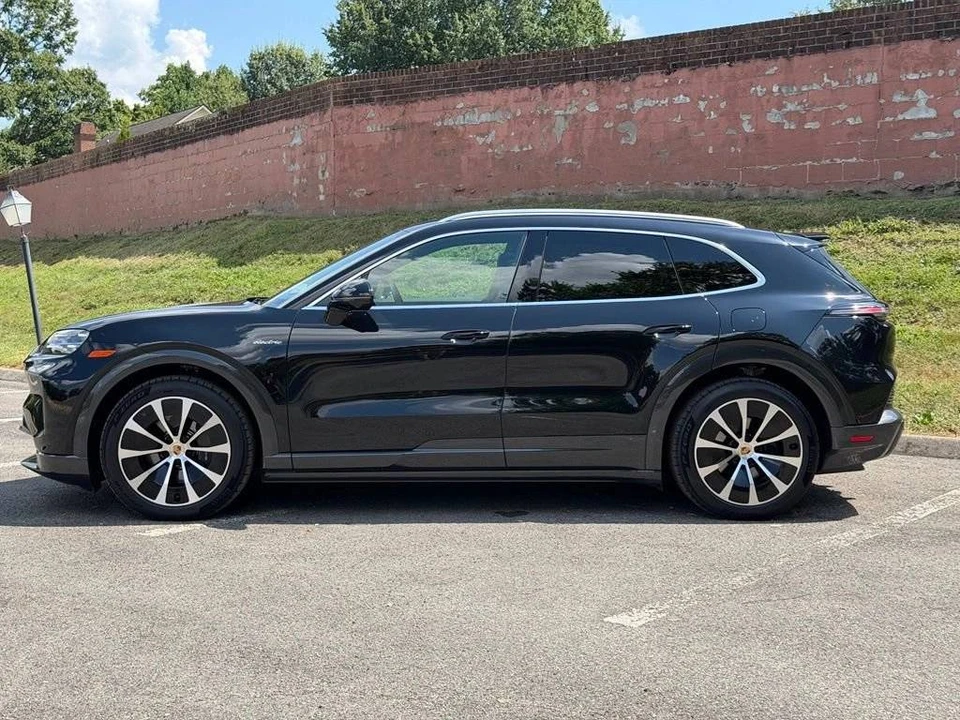 2026 Porsche Cayenne - Image 2 of 4