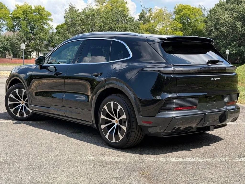 2026 Porsche Cayenne - Image 3 of 4
