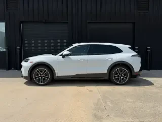 2026 Porsche Cayenne - Image 13 of 31