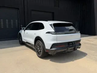 2026 Porsche Cayenne - Image 21 of 31