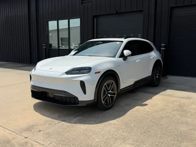 2026 Porsche Cayenne - Image 6 of 31