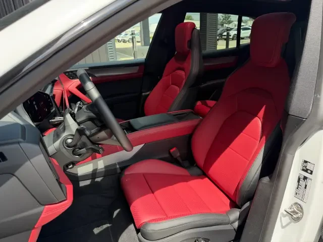 2026 Porsche Cayenne - Image 30 of 31