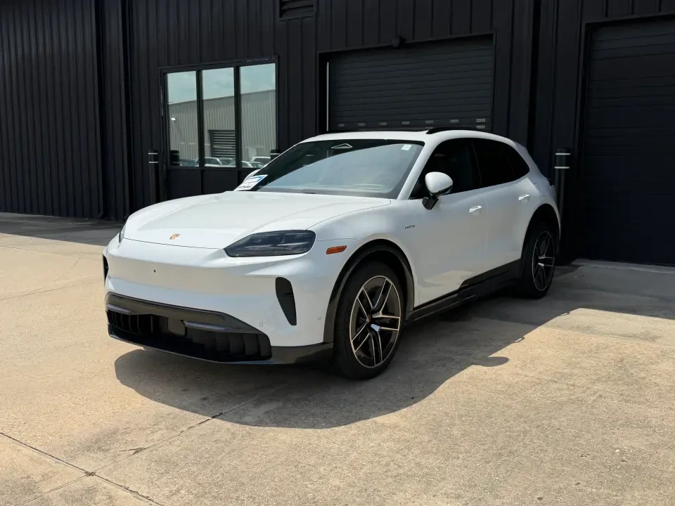 2026 Porsche Cayenne - Image 7 of 31