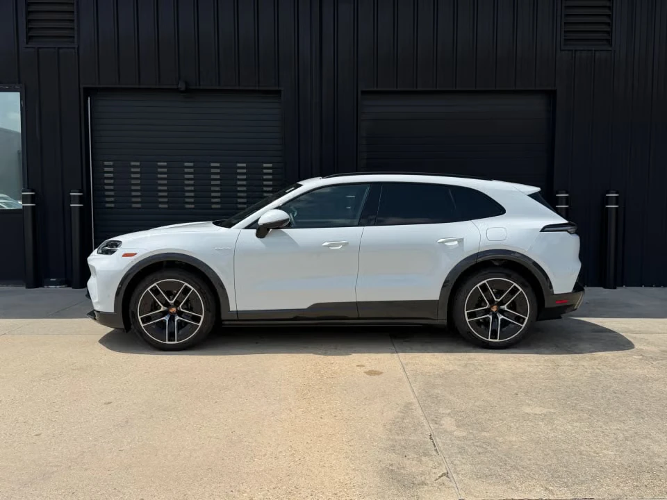 2026 Porsche Cayenne - Image 11 of 31