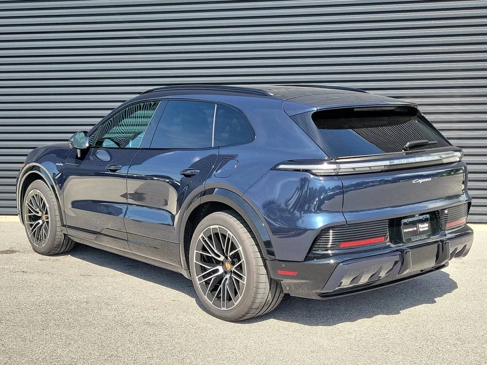 2026 Porsche 9Y0/9Y3 Cayenne - Image 3 of 5