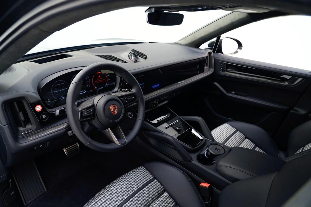2026 Porsche - Image 4 of 31