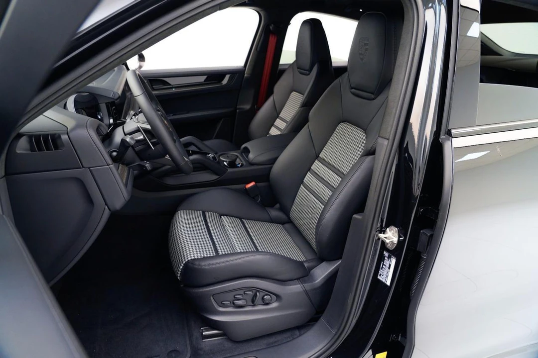 2026 Porsche - Image 5 of 31