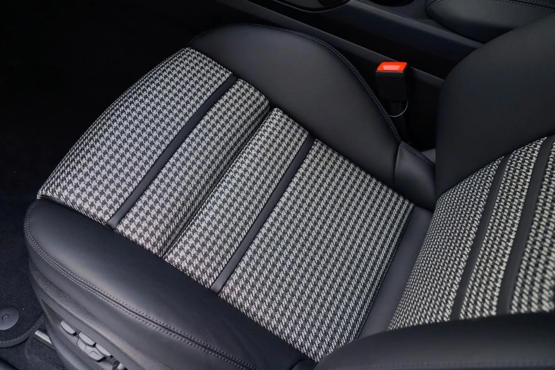 2026 Porsche - Image 16 of 31