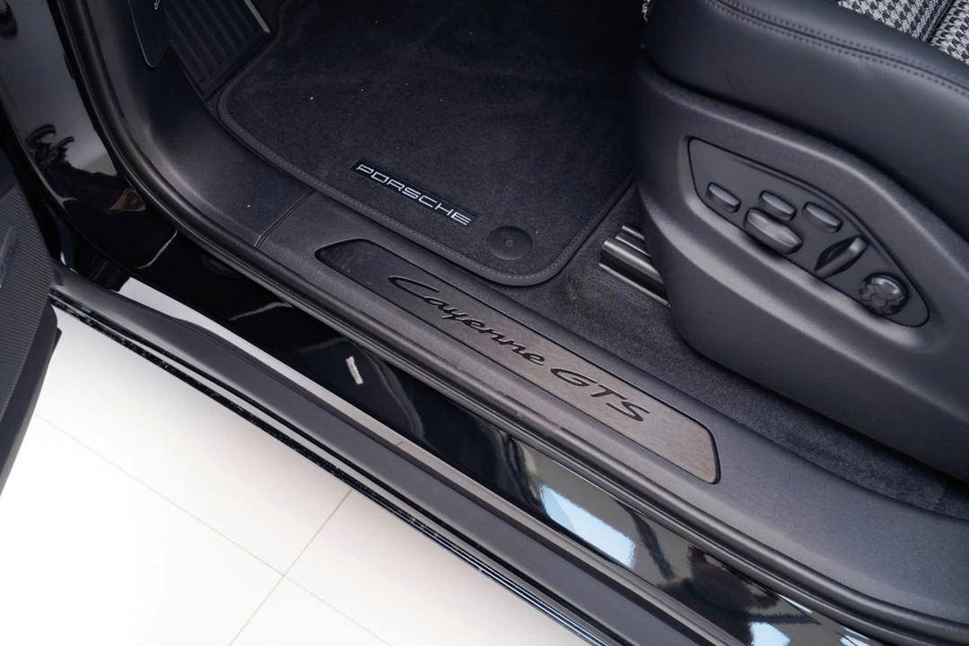 2026 Porsche - Image 14 of 31