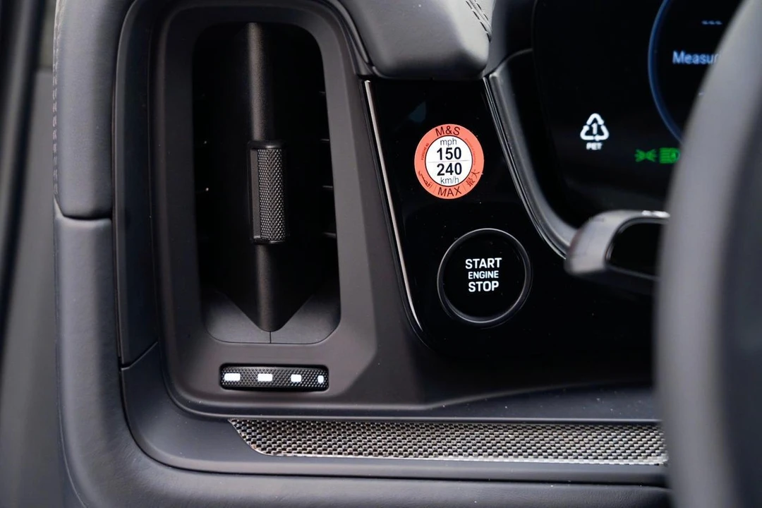 2026 Porsche - Image 27 of 31