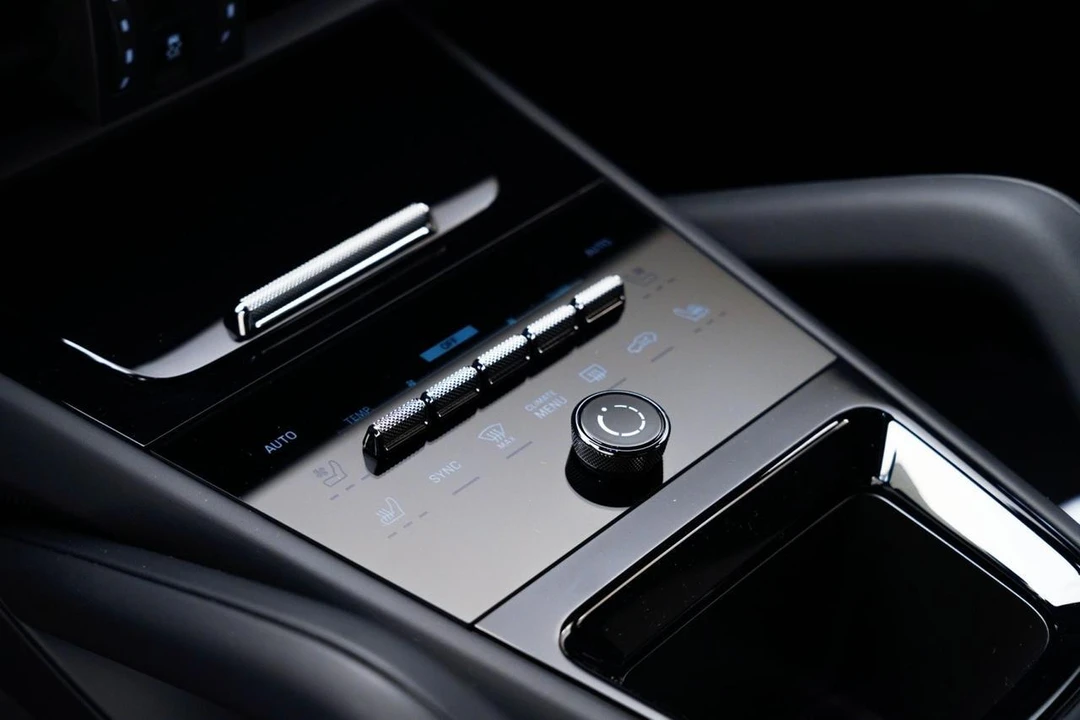 2026 Porsche - Image 25 of 31