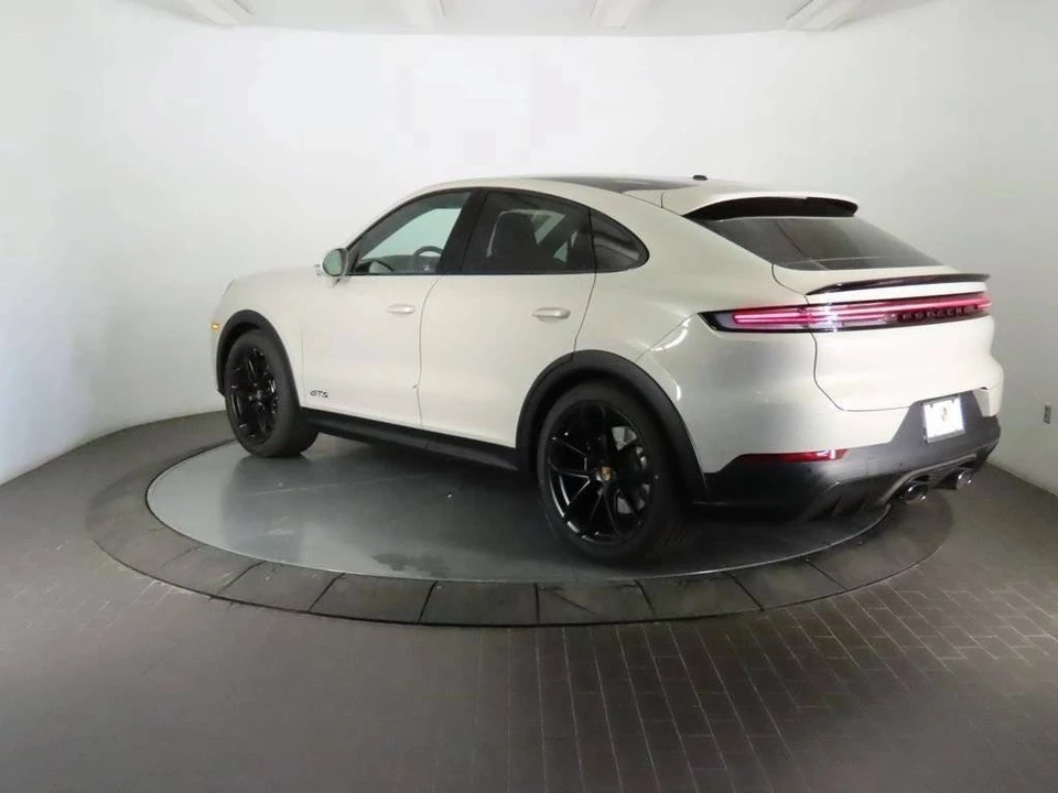 2026 Porsche 9Y0/9Y3 Cayenne GTS - Image 3 of 5
