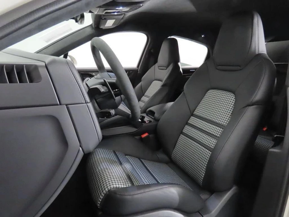 2026 Porsche 9Y0/9Y3 Cayenne GTS - Image 5 of 5