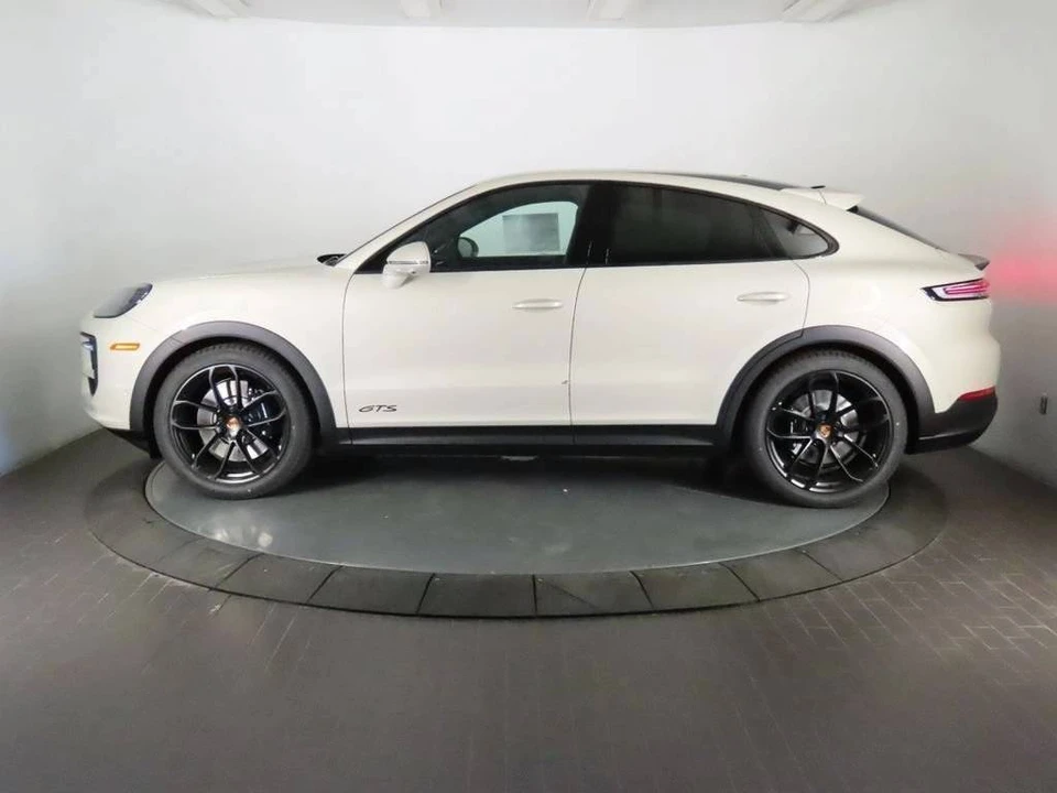 2026 Porsche 9Y0/9Y3 Cayenne GTS - Image 2 of 5