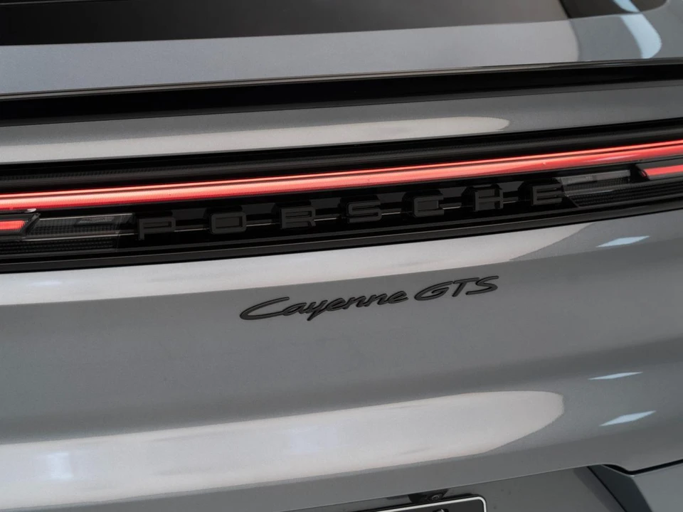 2026 Porsche 9Y0/9Y3 Cayenne GTS - Image 14 of 31