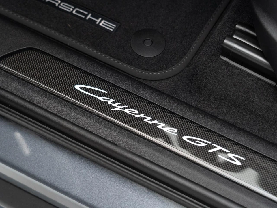 2026 Porsche 9Y0/9Y3 Cayenne GTS - Image 15 of 31