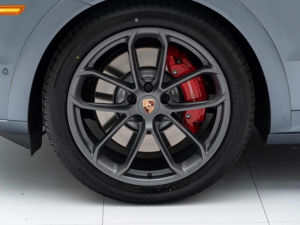 2026 Porsche 9Y0/9Y3 Cayenne GTS - Image 12 of 31