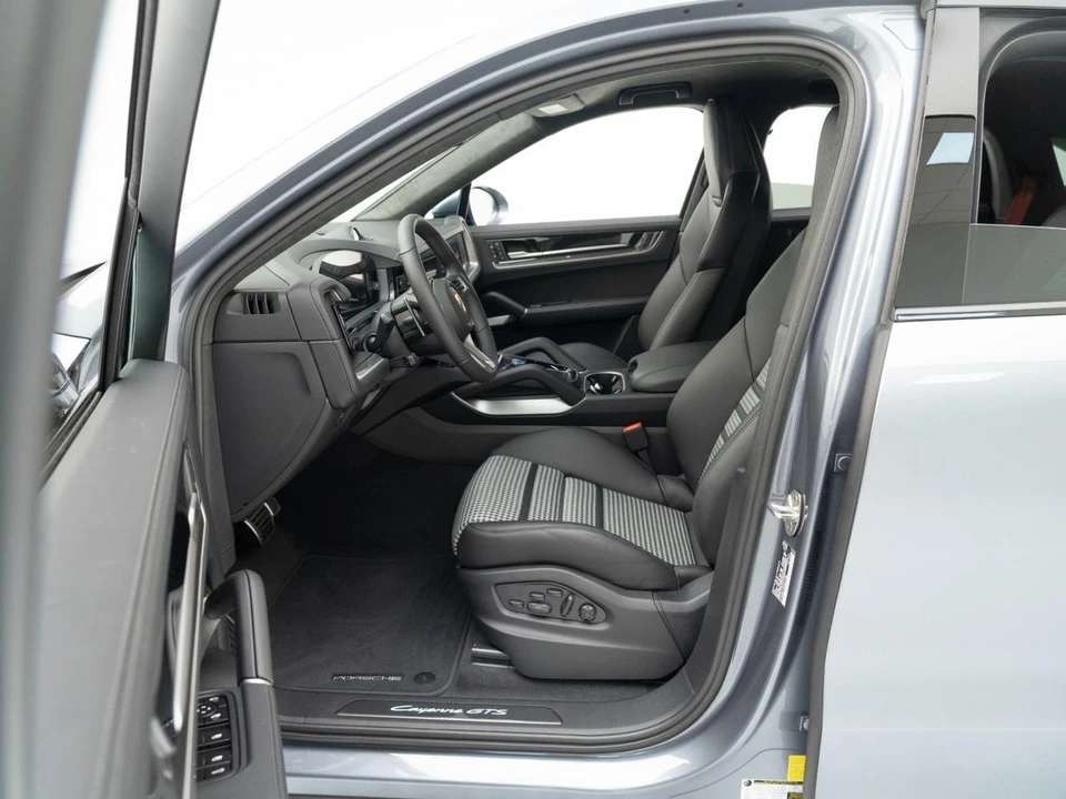 2026 Porsche 9Y0/9Y3 Cayenne GTS - Image 18 of 31