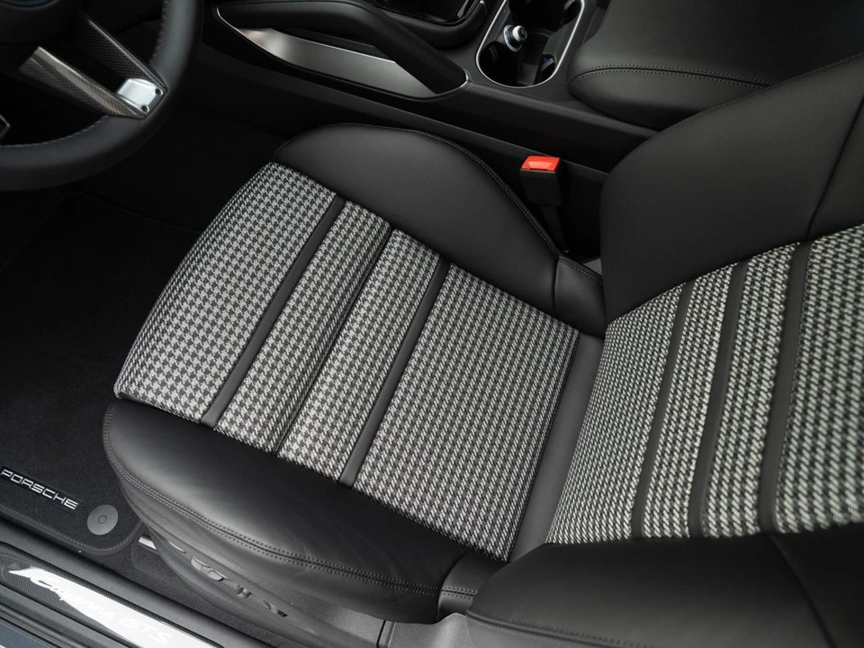 2026 Porsche 9Y0/9Y3 Cayenne GTS - Image 17 of 31