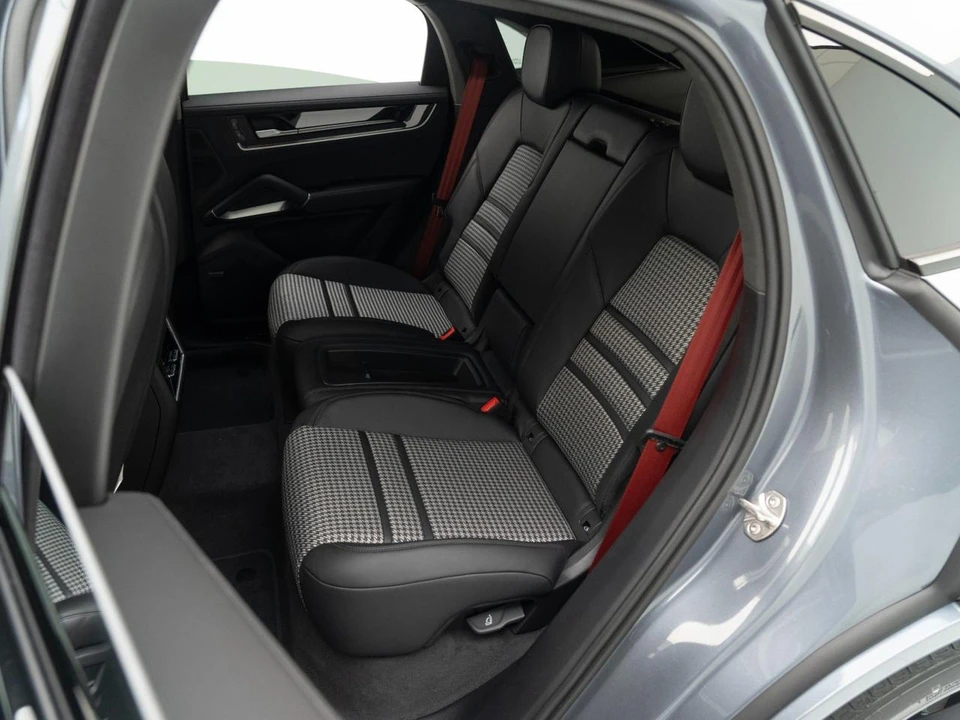 2026 Porsche 9Y0/9Y3 Cayenne GTS - Image 30 of 31
