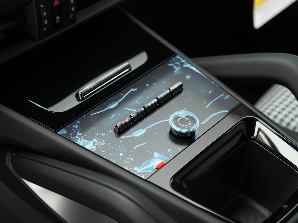 2026 Porsche 9Y0/9Y3 Cayenne GTS - Image 27 of 31