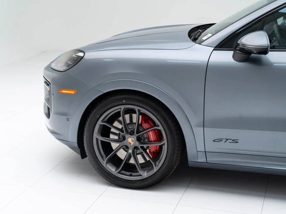 2026 Porsche 9Y0/9Y3 Cayenne GTS - Image 11 of 31