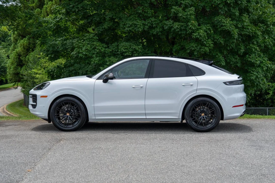 2026 Porsche 9Y0/9Y3 Cayenne GTS - Image 2 of 5