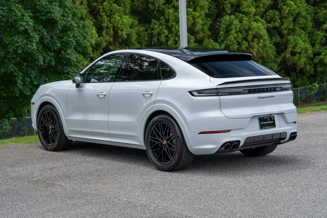 2026 Porsche 9Y0/9Y3 Cayenne GTS - Image 3 of 5