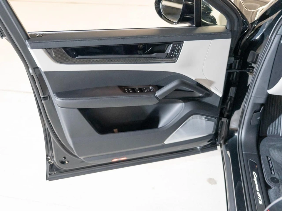 2026 Porsche 9Y0/9Y3 Cayenne GTS - Image 16 of 29