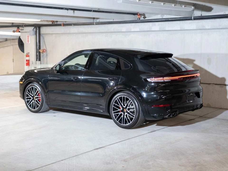 2026 Porsche 9Y0/9Y3 Cayenne GTS - Image 3 of 29