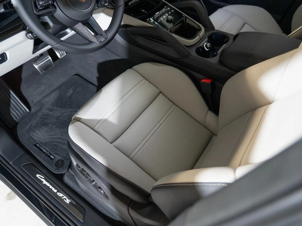 2026 Porsche 9Y0/9Y3 Cayenne GTS - Image 14 of 29