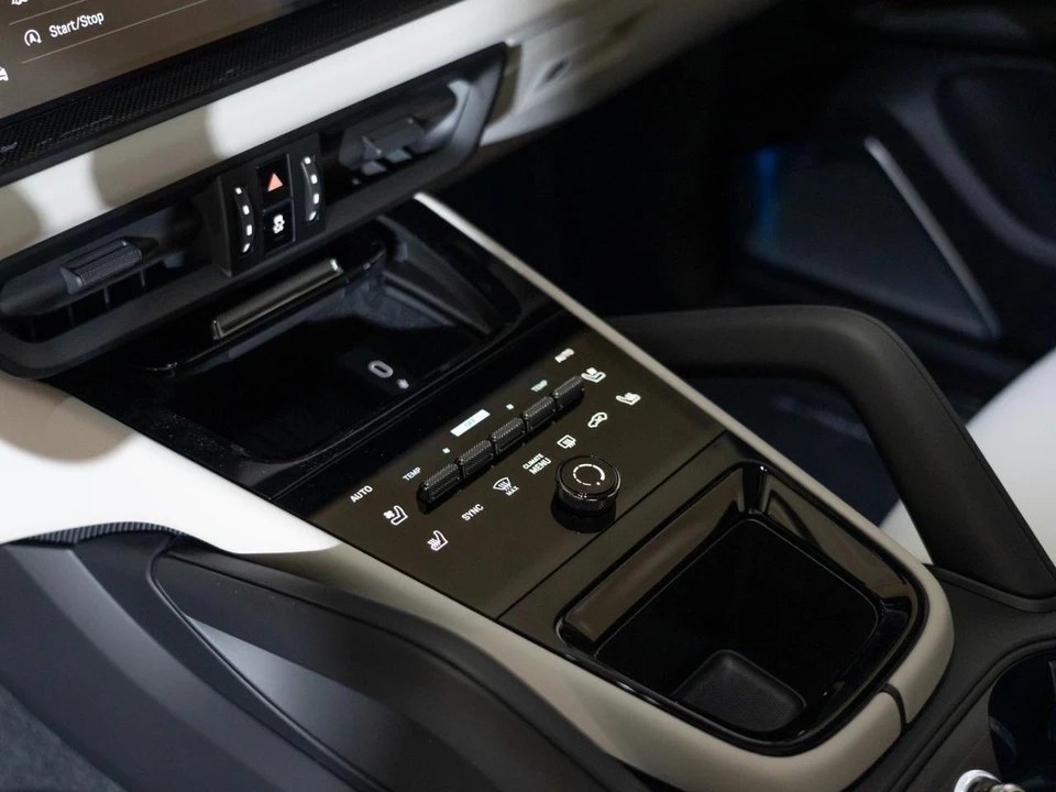 2026 Porsche 9Y0/9Y3 Cayenne GTS - Image 22 of 29