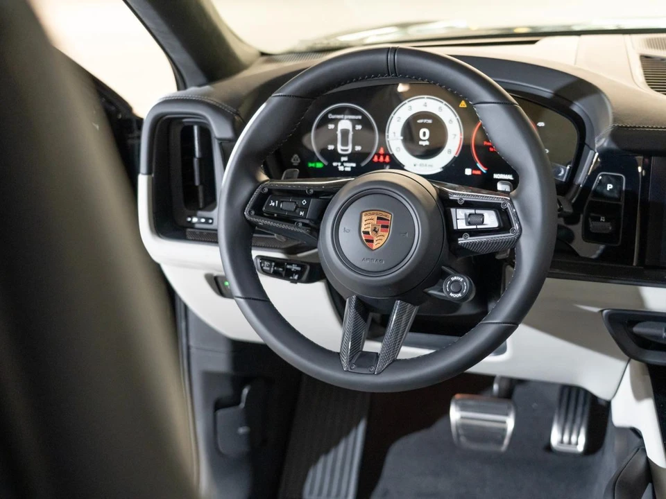 2026 Porsche 9Y0/9Y3 Cayenne GTS - Image 27 of 29