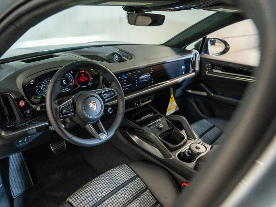 2026 Porsche 9Y0/9Y3 Cayenne GTS - Image 4 of 28