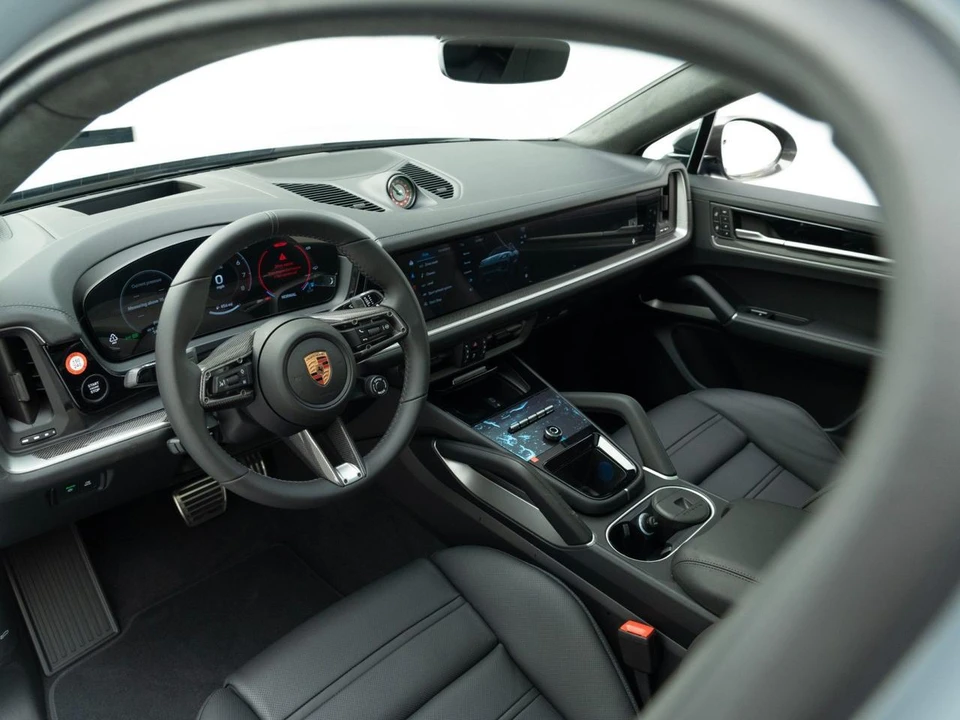 2026 Porsche 9Y0/9Y3 Cayenne GTS - Image 4 of 31
