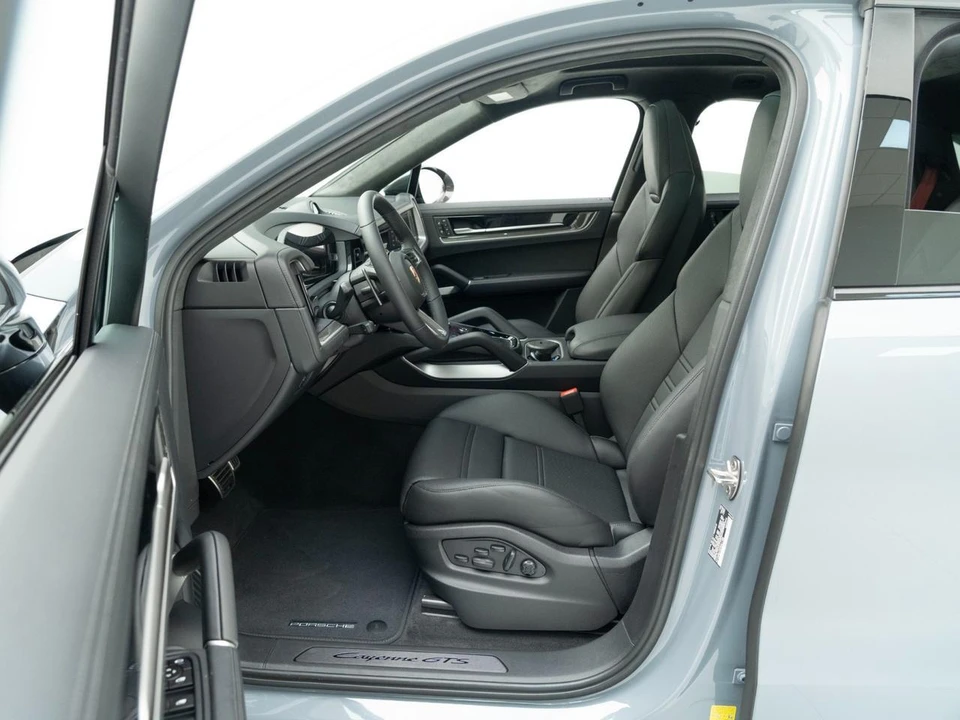 2026 Porsche 9Y0/9Y3 Cayenne GTS - Image 18 of 31