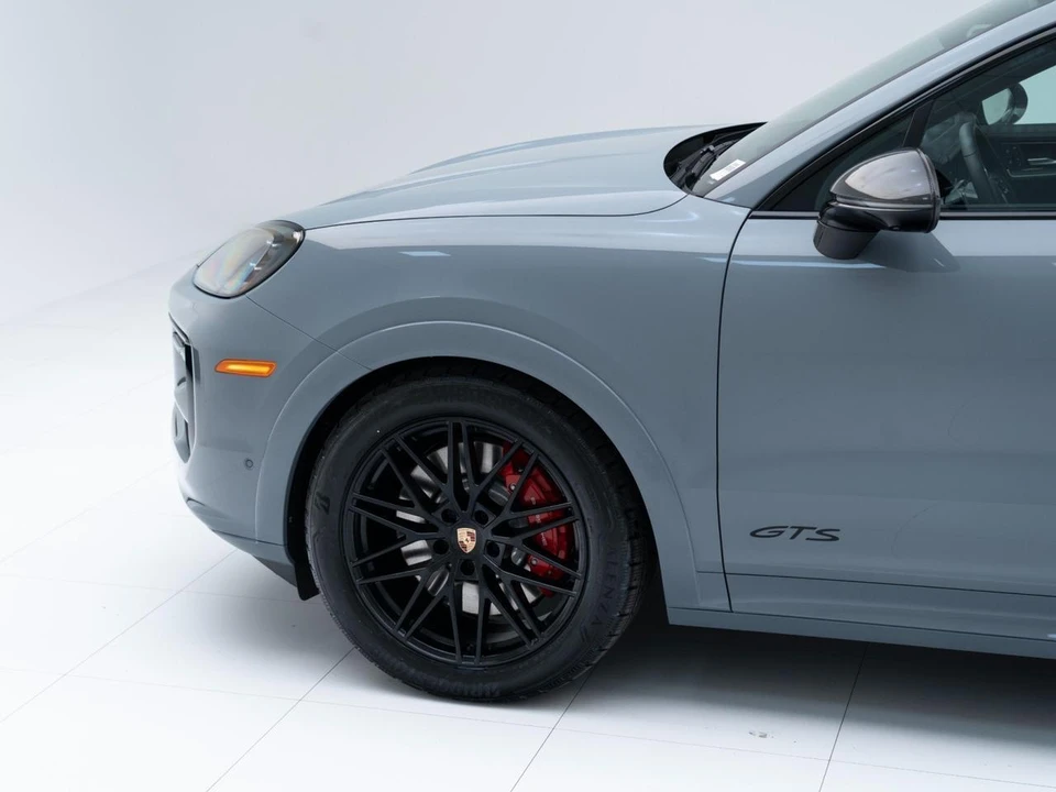 2026 Porsche 9Y0/9Y3 Cayenne GTS - Image 11 of 31