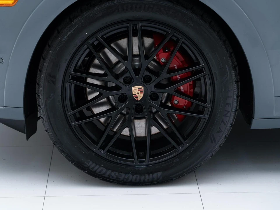 2026 Porsche 9Y0/9Y3 Cayenne GTS - Image 12 of 31