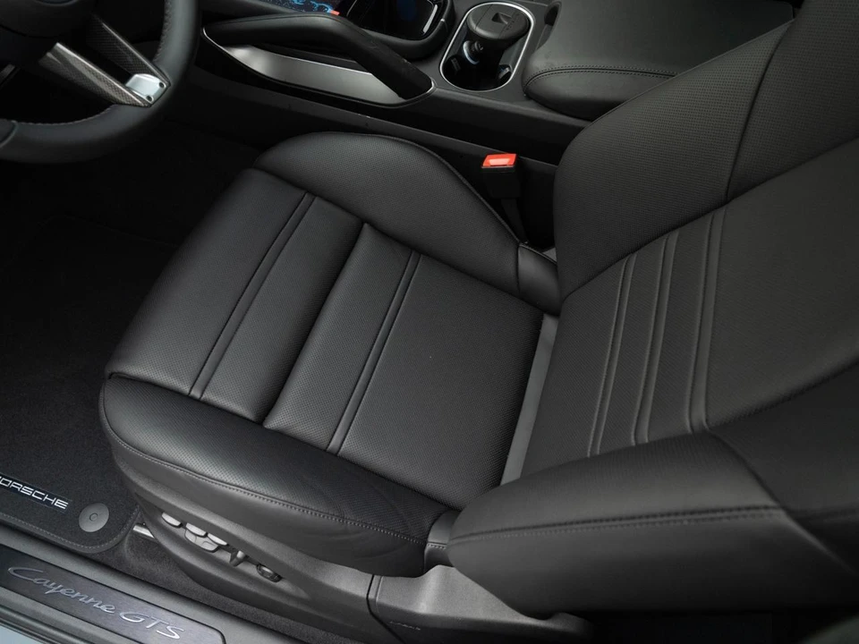 2026 Porsche 9Y0/9Y3 Cayenne GTS - Image 17 of 31