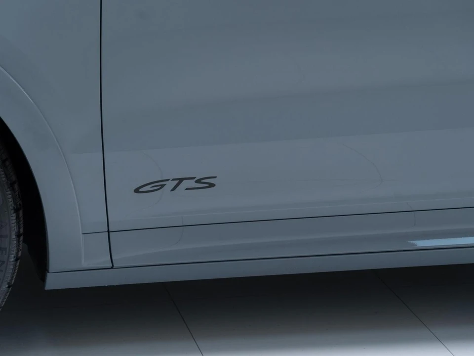 2026 Porsche 9Y0/9Y3 Cayenne GTS - Image 13 of 31
