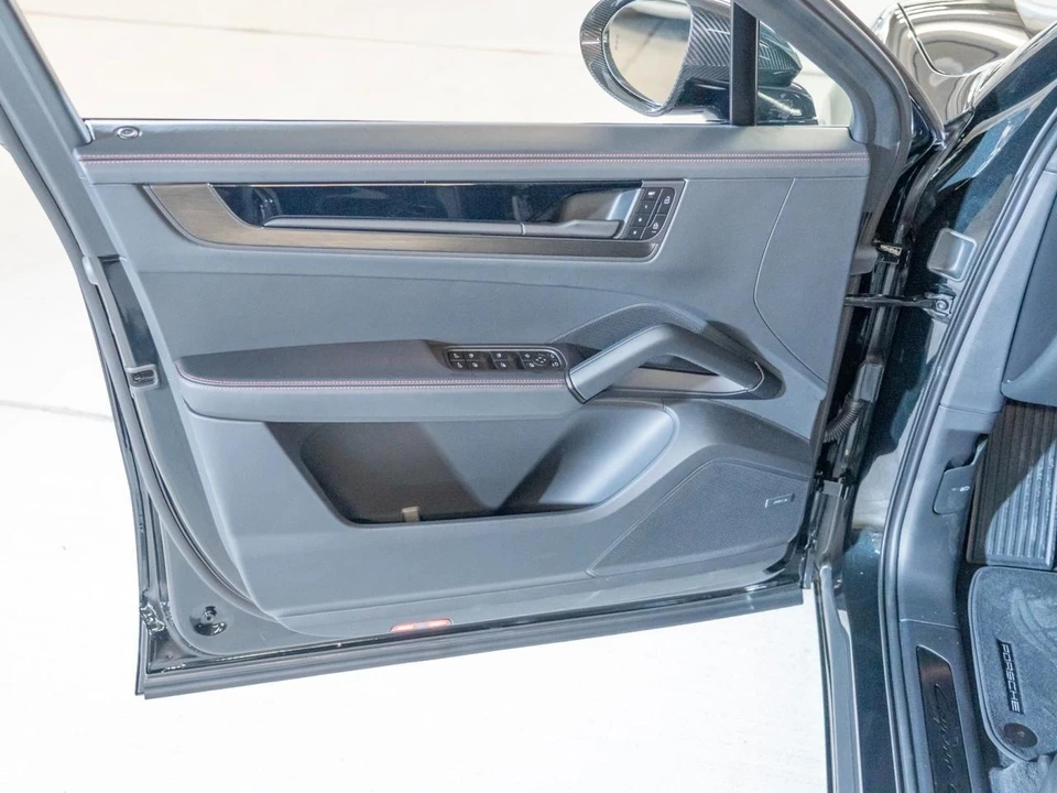 2026 Porsche 9Y0/9Y3 Cayenne GTS - Image 16 of 29