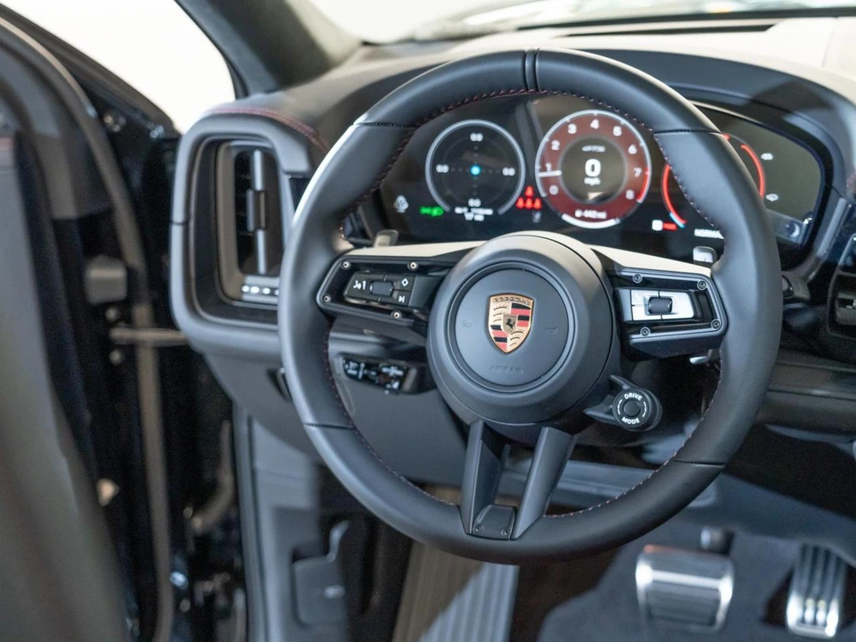 2026 Porsche 9Y0/9Y3 Cayenne GTS - Image 27 of 29