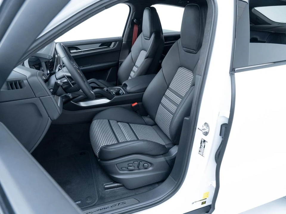 2026 Porsche 9Y0/9Y3 Cayenne GTS - Image 5 of 31