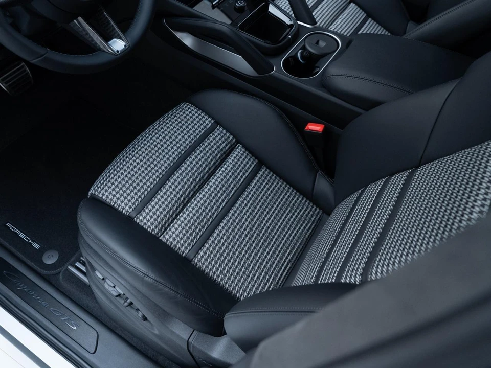 2026 Porsche 9Y0/9Y3 Cayenne GTS - Image 17 of 31