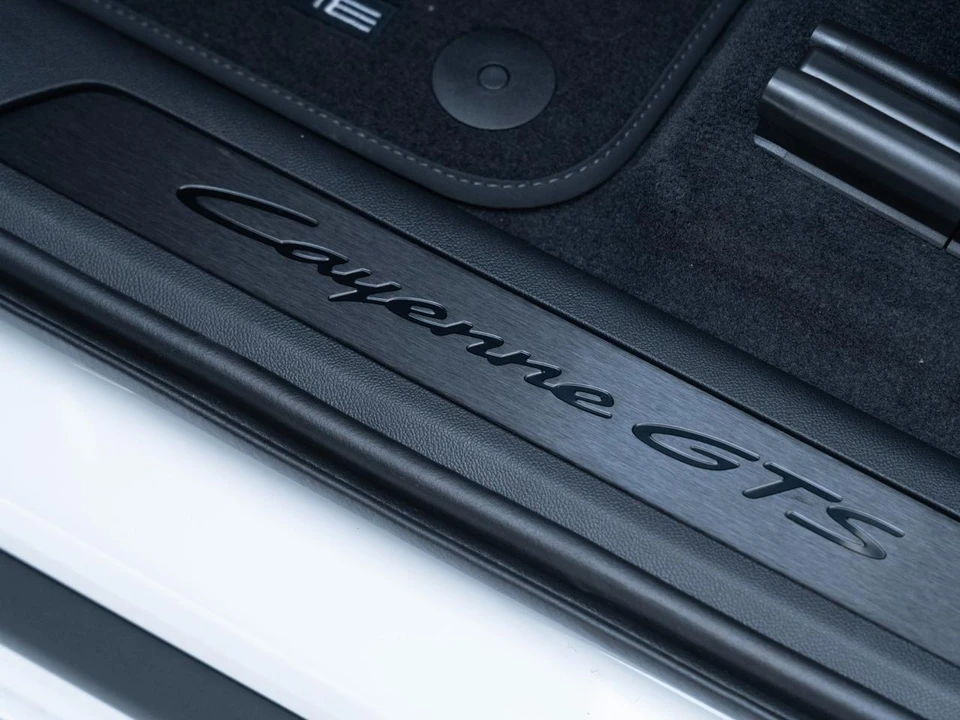 2026 Porsche 9Y0/9Y3 Cayenne GTS - Image 15 of 31